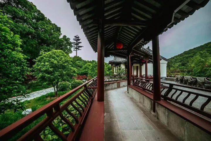 南京江北新区综合行政执法部门开展冬季占道洗车整治